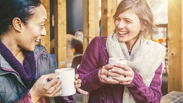 Mikä toimii parhaiten kahvitahrojen poistamiseen hampaista?