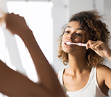 Yllättävä tutkimus Maailman Suunterveyspäivänä: 77% suomalaisista kokee suuhun liittyviä haasteita